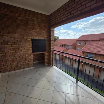 2 Bedroom Apartment in Silver Lakes Golf Estate