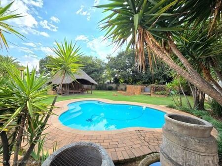 2 Bedroom Townhouse in Vanderbijlpark Sw5