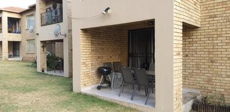 2 Bedroom Townhouse in Vanderbijlpark Sw5