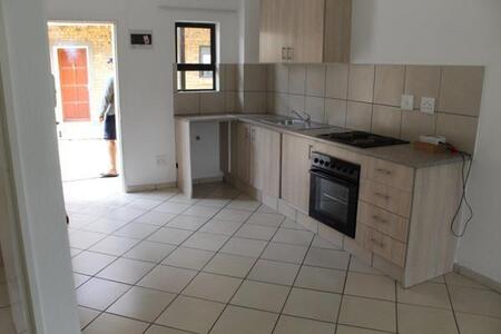 2 Bedroom Apartment in Vanderbijlpark Cw5