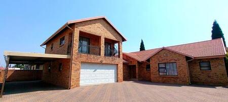 6 Bedroom House in Vanderbijlpark Central