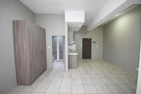 Studio Apartment in Brentwood Park