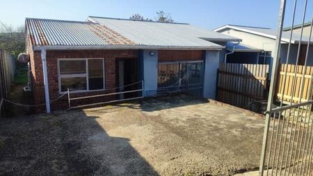 1 Bedroom Apartment in Van Riebeeck Heights