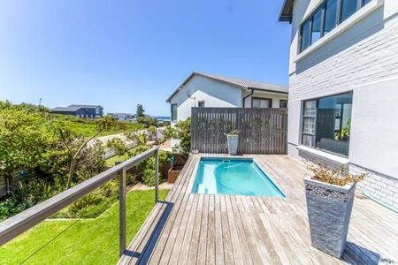 5 Bedroom House in Cape St Francis
