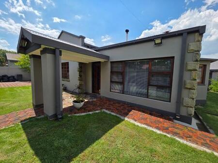 3 Bedroom House in Eureka