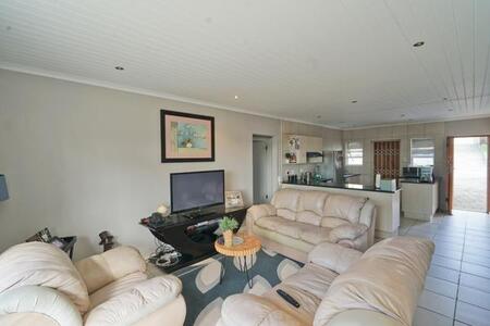 3 Bedroom Townhouse in Beacon Bay