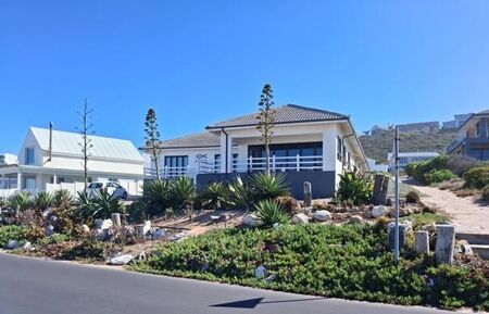 4 Bedroom House in Yzerfontein