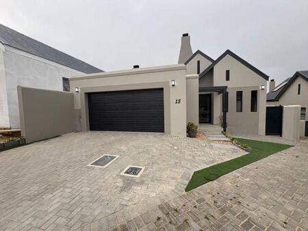 3 Bedroom House in Mount Royal Golf Estate