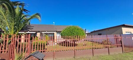 4 Bedroom House in Vredenburg