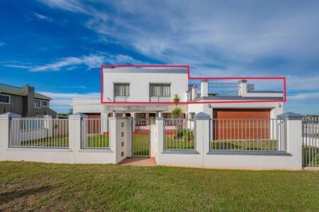 2 Bedroom House in Bettys Bay