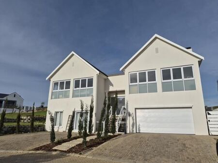 4 Bedroom House in Mount Royal Golf Estate