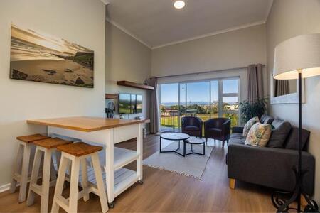 2 Bedroom Apartment in Goose Valley Golf Estate