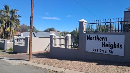 2 Bedroom House in Oudtshoorn North