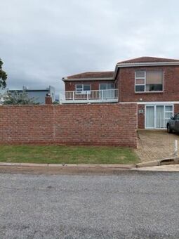 4 Bedroom House in Stilbaai Wes