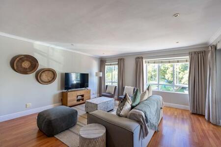 3 Bedroom Apartment in Leisure Isle