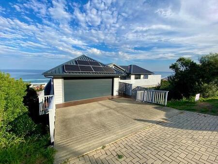 3 Bedroom House in Outeniqua Strand
