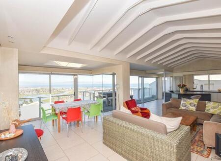 2 Bedroom Simplex in Muizenberg