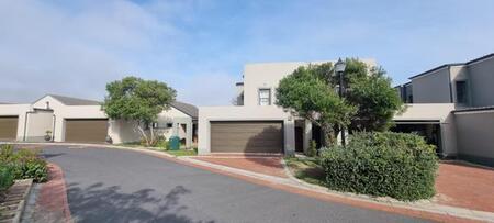3 Bedroom Townhouse in Plattekloof