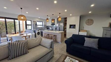 2 Bedroom Flat in Groot Brakrivier Central