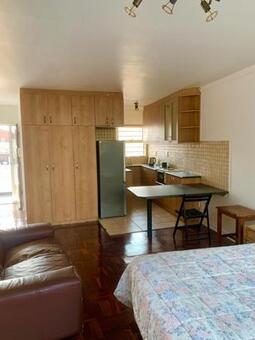 Bachelor apartment in Mowbray
