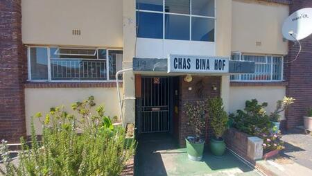 2 Bedroom Apartment in Parow Central