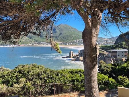 1 Bedroom Apartment in Hout Bay Central