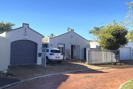 2 Bedroom House in Plattekloof Glen