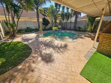 4 Bedroom House in Plattekloof Glen
