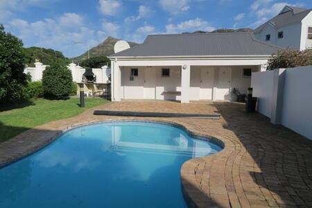 2 Bedroom Apartment in Hout Bay Central