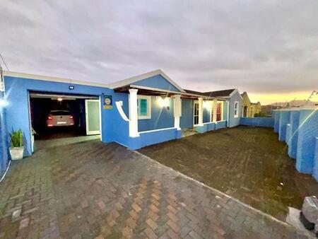3 Bedroom House in Strandfontein