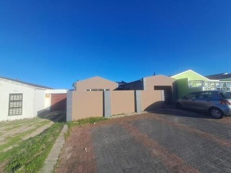 3 Bedroom House in Strandfontein