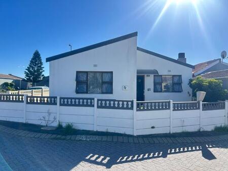 3 Bedroom House in Strandfontein