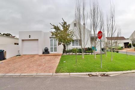 3 Bedroom Townhouse in Wellington North