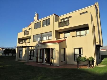 2 Bedroom Apartment in Greenways Golf Estate