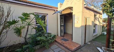 Bachelor apartment in Somerset Park