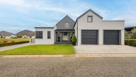3 Bedroom House in Silwerstrand Golf and River Estate