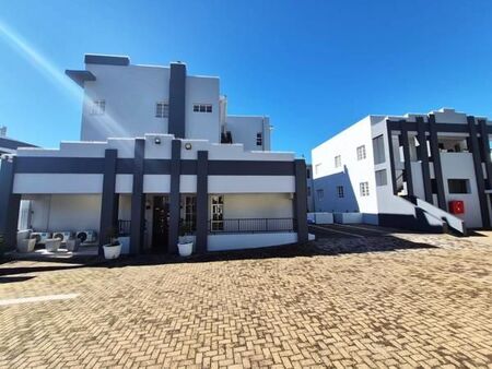 2 Bedroom House in Hoog En Droog