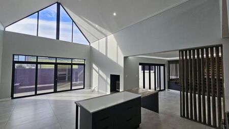 4 Bedroom House in Outeniquasbosch