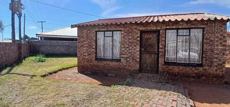 1 Bedroom Simplex in Kimberley Central