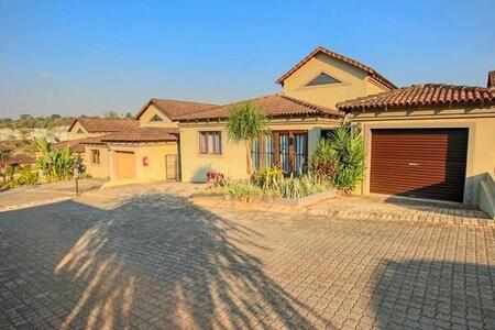 3 Bedroom Townhouse in Kingsview
