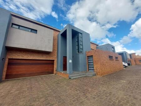 3 Bedroom Townhouse in Lydenburg (Mashishing)