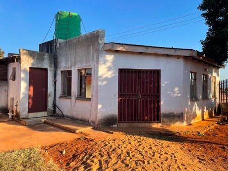 1 Bedroom House in Mahwelereng