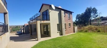 4 Bedroom Townhouse in Lydenburg (Mashishing)
