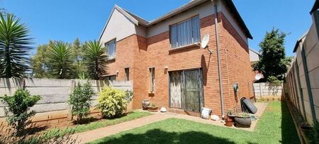 2 Bedroom duplex townhouse - sectional to rent in North Riding, Randburg