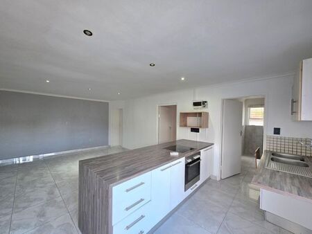 2 Bedroom cottage to rent in Kenwyn, Cape Town