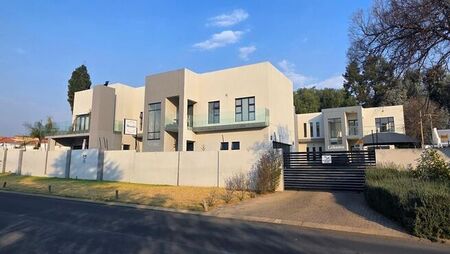 4 Bedroom house to rent in Douglasdale, Sandton