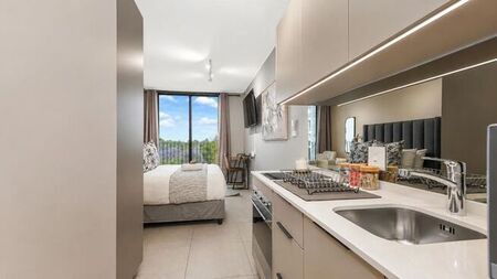 1 Bedroom bachelor apartment to rent in Rosebank, Johannesburg