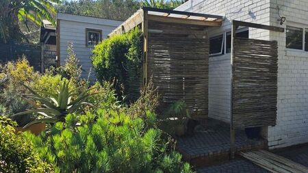 1 Bedroom bachelor apartment to rent in Knysna Central