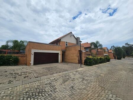 3 Bedroom duplex townhouse - freehold to rent in Equestria, Pretoria