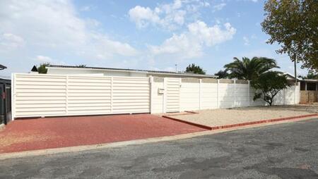 4 Bedroom House in Meiringspark